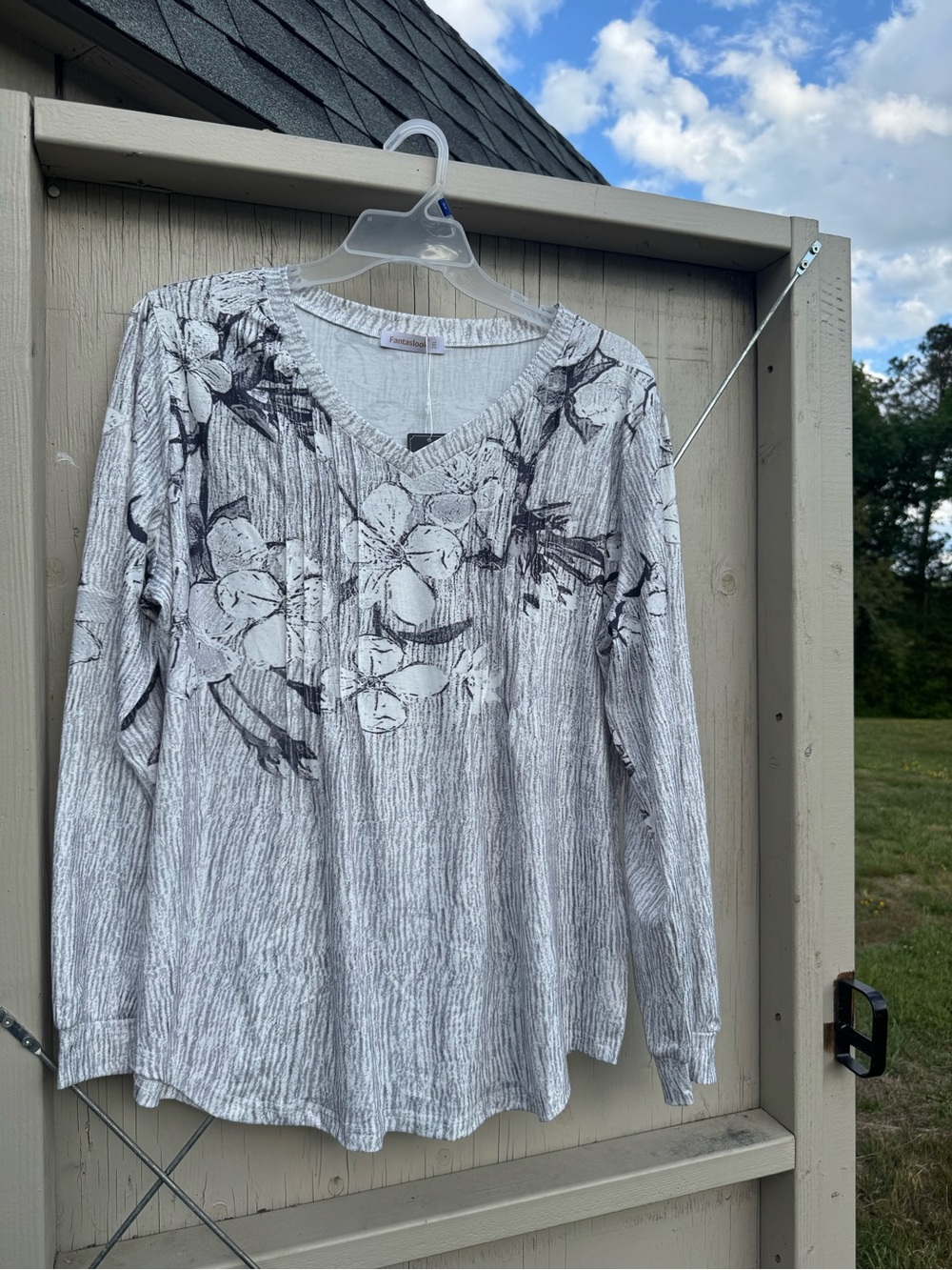 Floral Print Long-Sleeve V-Neck Top - White/Gray